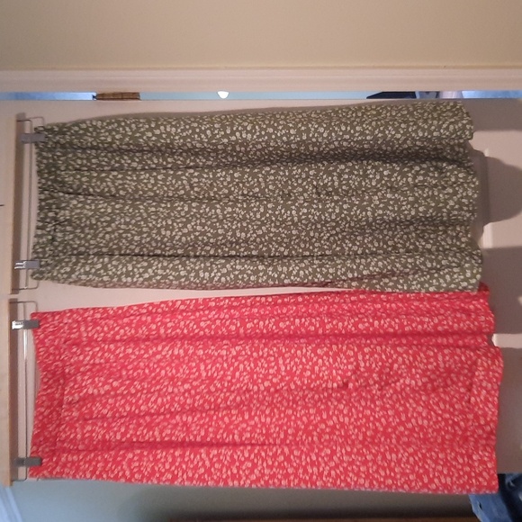 Skirts x 2 red floral and green floral - Picture 2 of 3